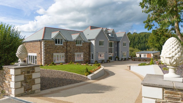 Traditional Estate House External1 North Devon Chumhill